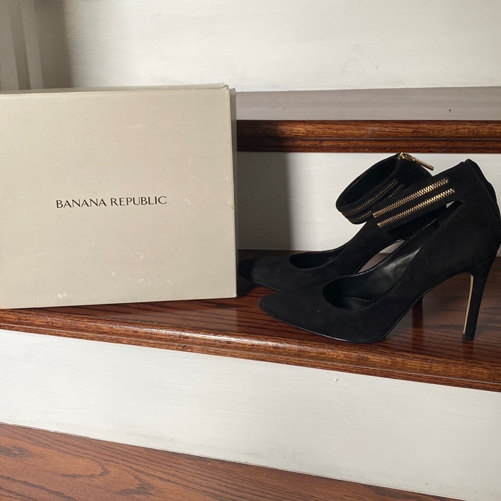 Banana Republic - Black Suede Pumps with gold details